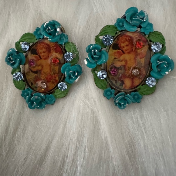 Earrings  Vintage Cherub Floral Clip-On - Picture 1 of 5